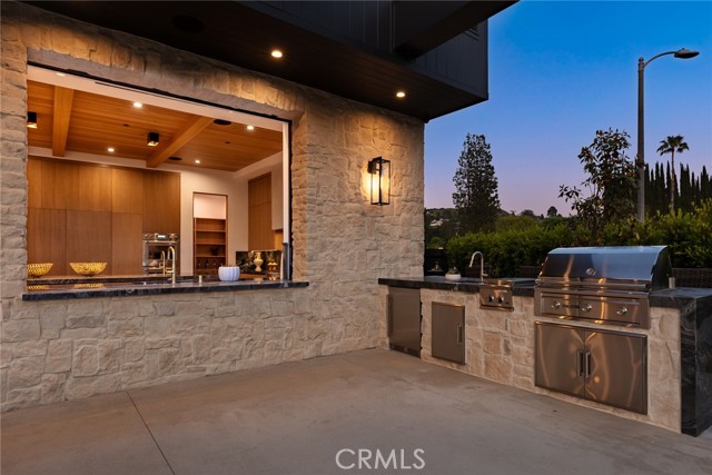 4601 Vista De Oro Avenue, Woodland Hills CA: https://media.crmls.org/medias/d5b049f7-4f71-457d-985c-4c5c930f056e.jpg
