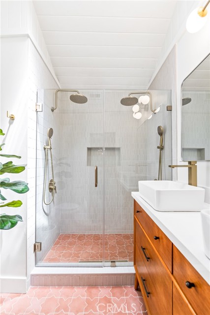 5309 E Appian Way, Long Beach CA: https://media.crmls.org/medias/d5b0a237-fa9f-4f83-ab52-fc95561adf42.jpg