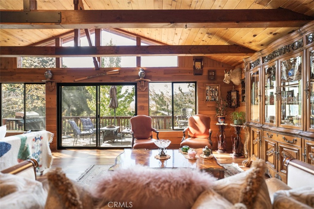 https://media.crmls.org/medias/d5b0b006-651a-4be2-a9d3-5ab87568a7b1.jpg?preset=X-Large
