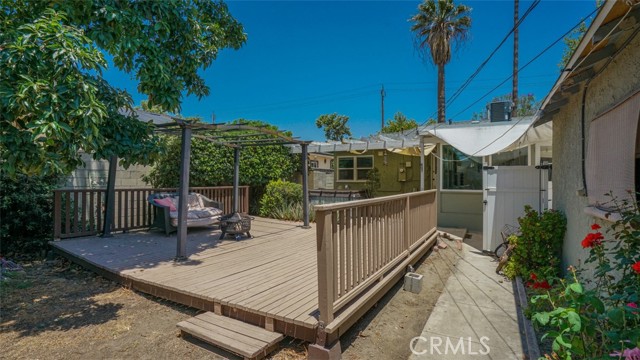 525 N Mariposa Street, Burbank CA: https://media.crmls.org/medias/d5b10d92-b7f9-4f91-b563-a8f78c8c5d0f.jpg
