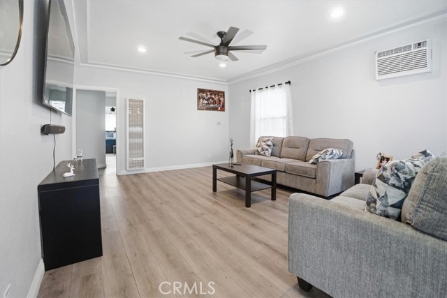 Detail Gallery Image 2 of 34 For 4020 E 61st, Huntington Park,  CA 90255 - 3 Beds | 2 Baths