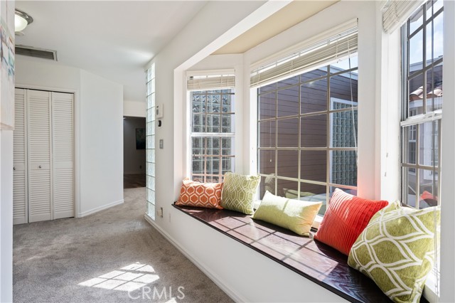 2006 Aviation Way, Redondo Beach CA: https://media.crmls.org/medias/d5b332e8-9d88-4b1e-ac4e-90d7455564d6.jpg