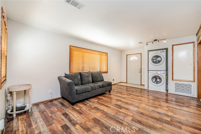 Detail Gallery Image 8 of 39 For 1724 Thrush, Wrightwood,  CA 92397 - 1 Beds | 1 Baths