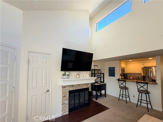 Detail Gallery Image 5 of 28 For 23921 Del Monte #34,  Valencia,  CA 91355 - 2 Beds | 2 Baths