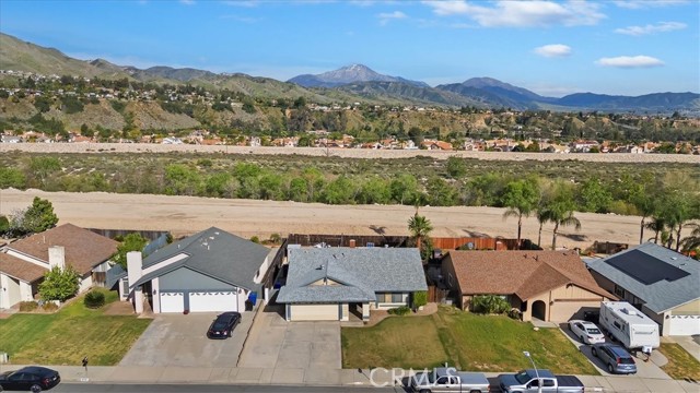 Detail Gallery Image 3 of 53 For 6959 Grove, Highland,  CA 92346 - 3 Beds | 2 Baths