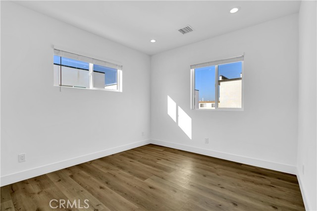 Image 23 of 31 For 2419 3rd Street