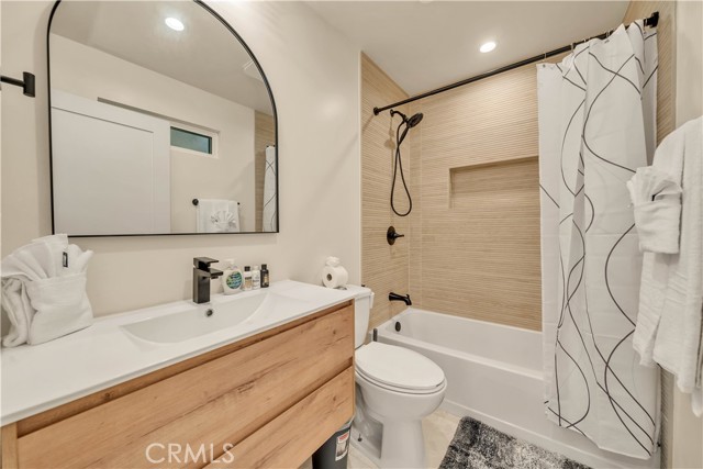 6 Bed Home for Sale in Van Nuys, California