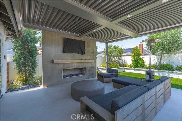 5841 Raphael Drive, Huntington Beach CA: https://media.crmls.org/medias/d5b45ca9-0b78-45bb-8133-9a237b5f984c.jpg