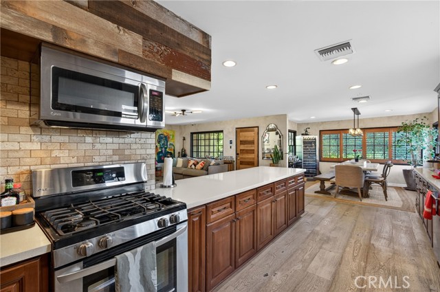 Detail Gallery Image 21 of 75 For 5526 Fulton, Sherman Oaks,  CA 91401 - 3 Beds | 3 Baths