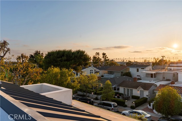 516 Larkspur Avenue, Corona del Mar CA: https://media.crmls.org/medias/d5b5111b-90cf-41f4-be90-2aca17849081.jpg
