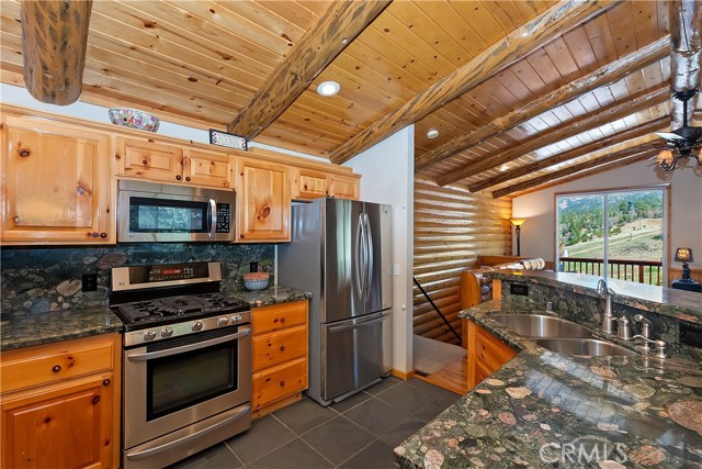 Detail Gallery Image 18 of 50 For 1362 Balsam Dr, Big Bear Lake,  CA 92315 - 4 Beds | 3 Baths