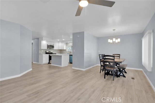 Detail Gallery Image 5 of 29 For 15252 Seneca Rd #221,  Victorville,  CA 92392 - 3 Beds | 2 Baths