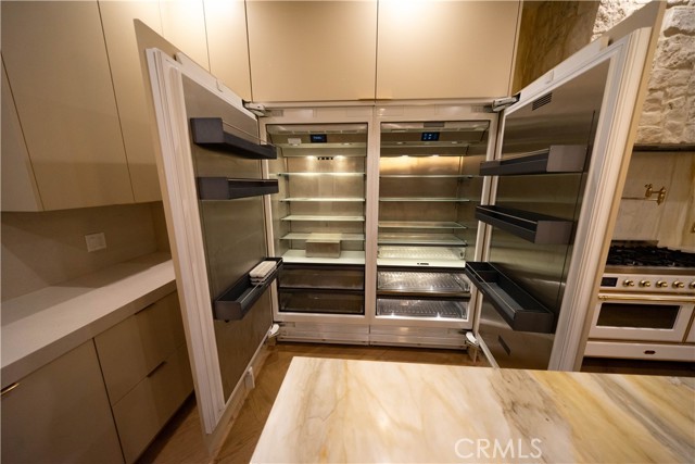 Detail Gallery Image 37 of 74 For 17437 Oak Creek Ct, Encino,  CA 91316 - 5 Beds | 5/1 Baths