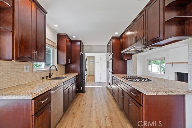 Detail Gallery Image 12 of 62 For 10215 Casaba, Chatsworth,  CA 91311 - 5 Beds | 3/1 Baths