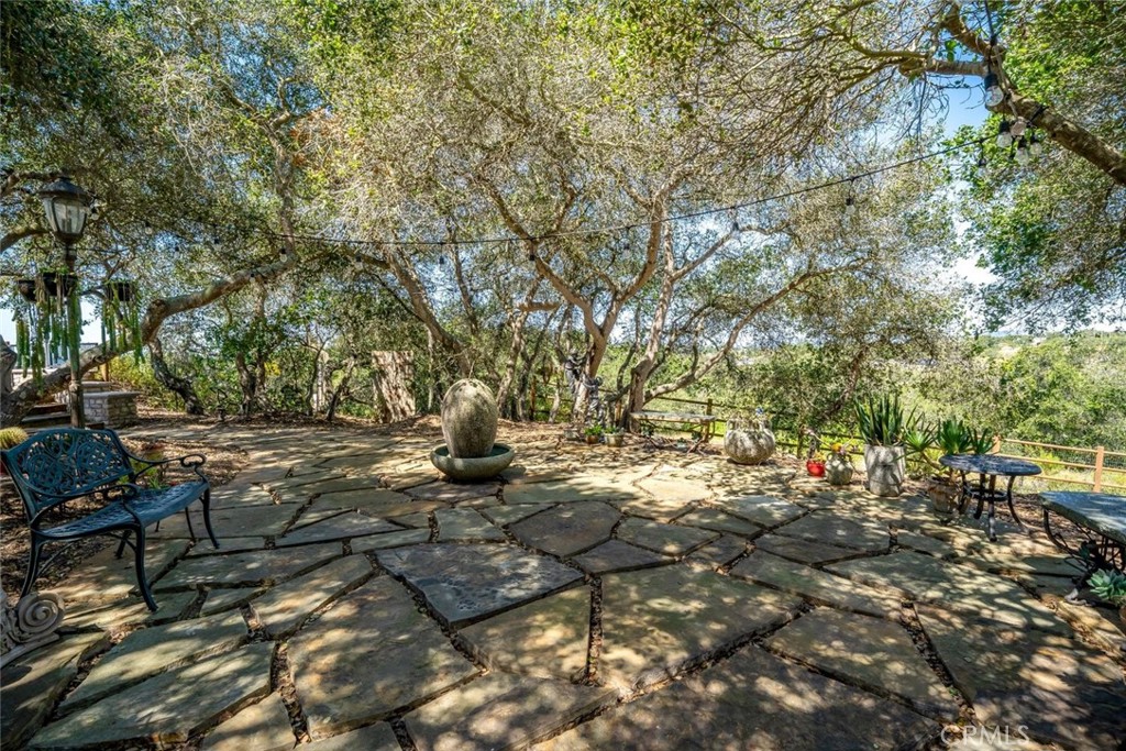 https://media.crmls.org/medias/d5b7cb78-3b27-4742-9b4d-5a7c713836c0.jpg?preset=X-Large