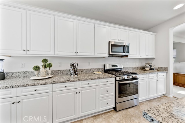 Detail Gallery Image 12 of 47 For 29304 Bent Grass, Lake Elsinore,  CA 92530 - 4 Beds | 3 Baths