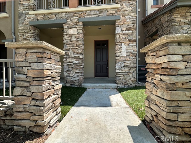 606 Asbury Drive, Claremont CA: https://media.crmls.org/medias/d5ba46ae-938a-4813-8989-4c2d70fc2a9b.jpg