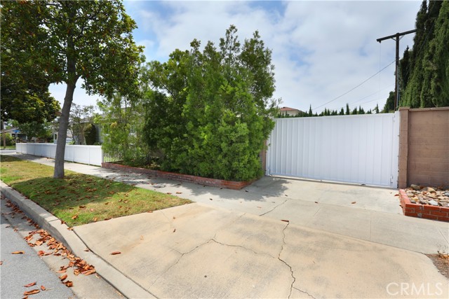 1241 E Mayfair Avenue, Orange CA: https://media.crmls.org/medias/d5ba6bfa-e330-426b-b8ec-d51e30c2d8d4.jpg