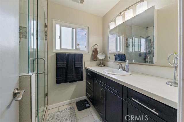 Detail Gallery Image 19 of 40 For 2102 Tern Bay Ln, Lakewood,  CA 90712 - 5 Beds | 2/1 Baths