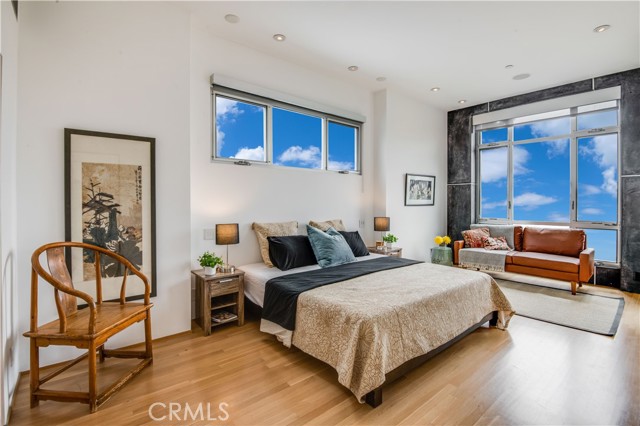 Detail Gallery Image 12 of 21 For 117 Park Pl, Venice,  CA 90291 - 4 Beds | 3/1 Baths