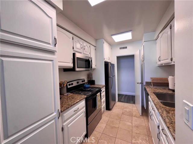 Detail Gallery Image 2 of 19 For 540 Kelton #502,  Los Angeles,  CA 90024 - 2 Beds | 2/1 Baths