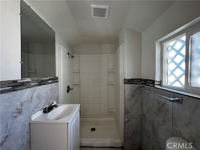 Detail Gallery Image 8 of 10 For 4036 4th Street, Riverside,  CA 92501 - 1 Beds | 1 Baths