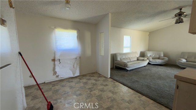 Image 37 of 53 For 18420 Decker