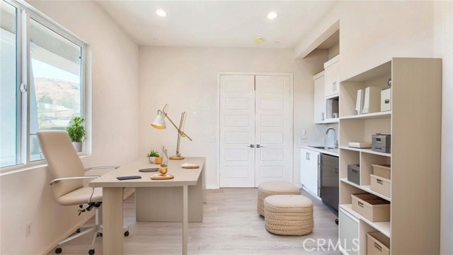 Detail Gallery Image 16 of 44 For 6536 Canyon Oaks Dr, Simi Valley,  CA 93063 - 5 Beds | 5/1 Baths