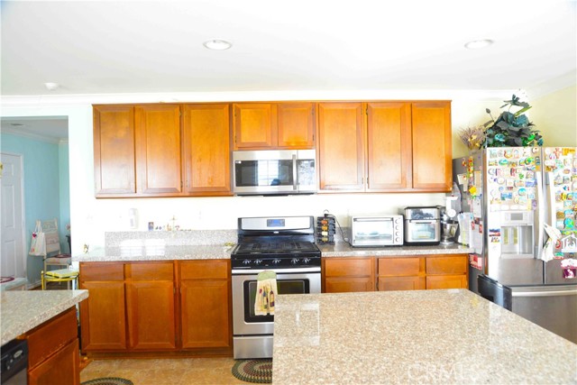 Detail Gallery Image 14 of 36 For 37475 Gallery Ln, Beaumont,  CA 92223 - 4 Beds | 3 Baths