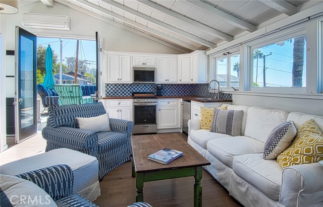 Detail Gallery Image 15 of 15 For 681 Seaview St #B,  Laguna Beach,  CA 92651 - 1 Beds | 1 Baths