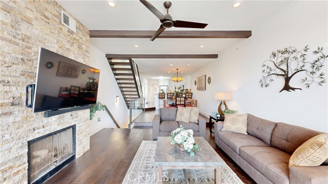 4257 E Ocean Boulevard, Long Beach CA: https://media.crmls.org/medias/d5c28045-e1ea-4c27-a816-32966c311f95.jpg