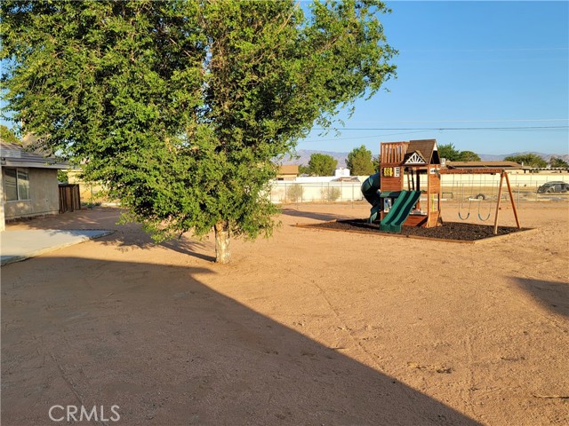 21291 Ramona Avenue, Apple Valley CA: https://media.crmls.org/medias/d5c2f83a-7ae2-4ed2-ab76-d6d7a389fd26.jpg