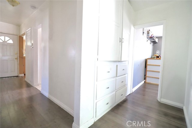 Detail Gallery Image 4 of 25 For 6591 Elmwood Rd, San Bernardino,  CA 92404 - 4 Beds | 2 Baths