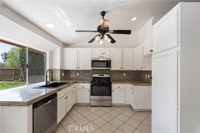24185 Rimview Road, Moreno Valley CA: https://media.crmls.org/medias/d5c4ffe7-785d-4f5e-8233-c9c633ae9b6b.jpg