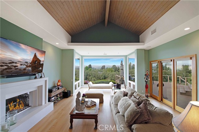 1525 Ramona Drive, Camarillo CA: https://media.crmls.org/medias/d5c5241e-3e0b-4bbb-b4a5-0b14e22bcdc1.jpg