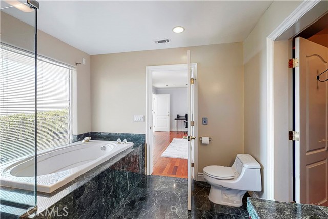 Detail Gallery Image 18 of 66 For 11832 S Circle Dr, Whittier,  CA 90601 - 5 Beds | 6/1 Baths