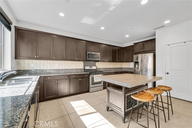 Detail Gallery Image 11 of 30 For 3849 S Oakville Ave, Ontario,  CA 91761 - 3 Beds | 2/1 Baths