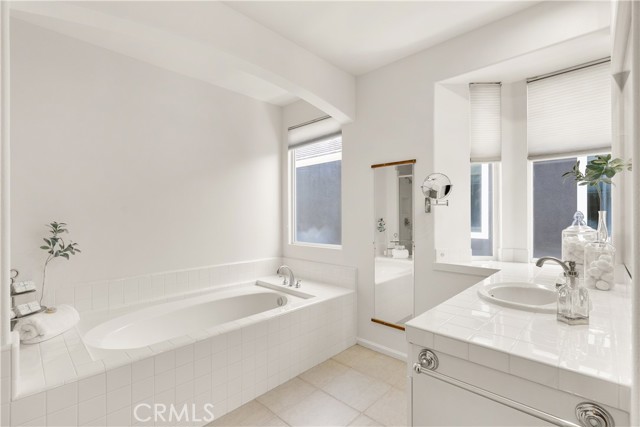 19139 Chandon Lane, Huntington Beach CA: https://media.crmls.org/medias/d5c5d2a9-f858-45a4-b315-d821e46cf585.jpg
