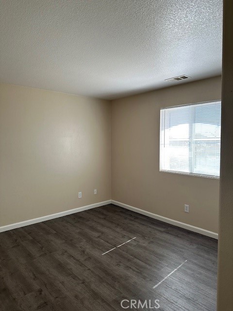 Detail Gallery Image 14 of 19 For 12364 Freeport, Victorville,  CA 92392 - 5 Beds | 3 Baths