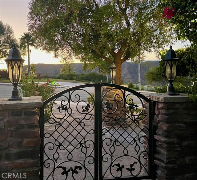 Detail Gallery Image 3 of 43 For 28346 Linda Vista, Canyon Country,  CA 91387 - 6 Beds | 3 Baths