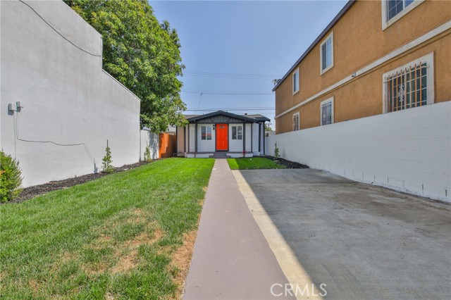 Detail Gallery Image 5 of 31 For 9504 S Main, Los Angeles,  CA 90003 - 2 Beds | 2 Baths