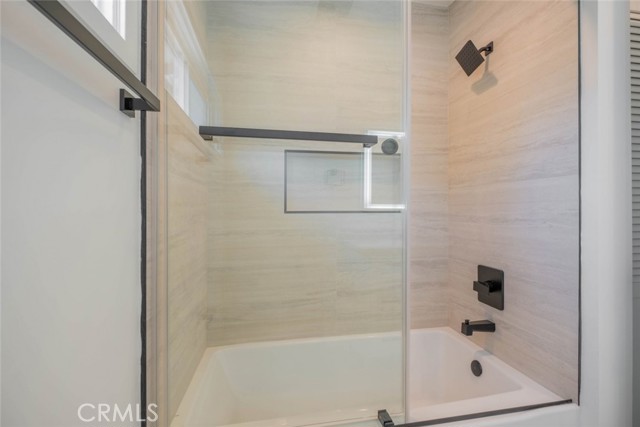 Detail Gallery Image 15 of 20 For 5654 Kester Ave #4,  Van Nuys,  CA 91411 - 2 Beds | 1 Baths