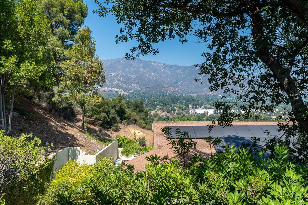 https://media.crmls.org/medias/d5c8dc81-65c3-475f-b062-b42b151af2dc.jpg?preset=X-Large