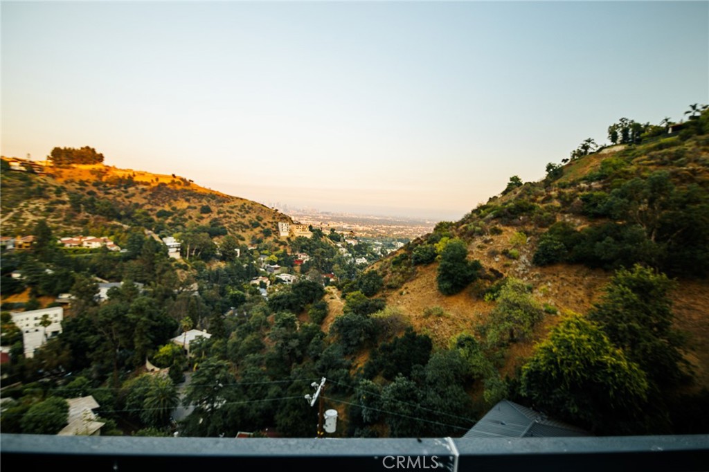https://media.crmls.org/medias/d5c9db4d-b74b-4581-9073-6cabfa19a2a8.jpg?preset=X-Large