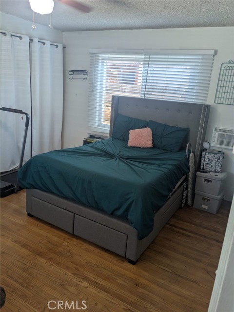 10406 San Carlos, South Gate CA: https://media.crmls.org/medias/d5c9f148-2982-421e-bc5e-cd704c9b01fd.jpg