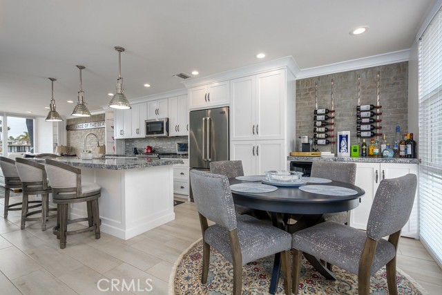 4073 Aladdin Drive, Huntington Beach CA: https://media.crmls.org/medias/d5ca7712-e49d-4844-b200-a77505989036.jpg