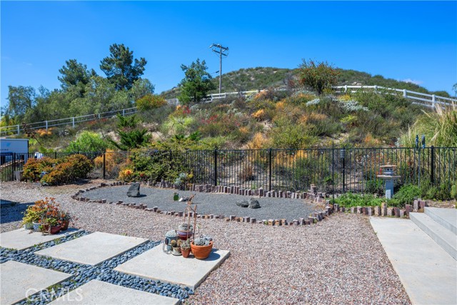21475 Ridgedale Drive, Lake Mathews CA: https://media.crmls.org/medias/d5ca9aa5-9507-4396-9c92-937bd4a7e6a0.jpg