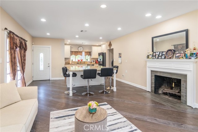 18948 Lassen Street, Northridge CA: https://media.crmls.org/medias/d5caf04c-9645-4846-846e-1af279dc4509.jpg