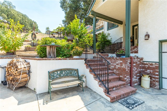 9555 Santa Cruz Road, Atascadero CA: https://media.crmls.org/medias/d5caf9da-e7d0-42d1-bc2d-115a9276da11.jpg