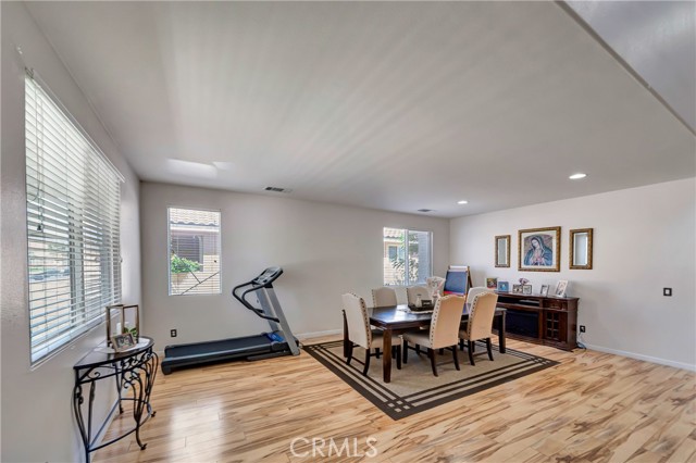 Detail Gallery Image 8 of 56 For 1791 Hideaway Pl, Palmdale,  CA 93551 - 3 Beds | 3 Baths